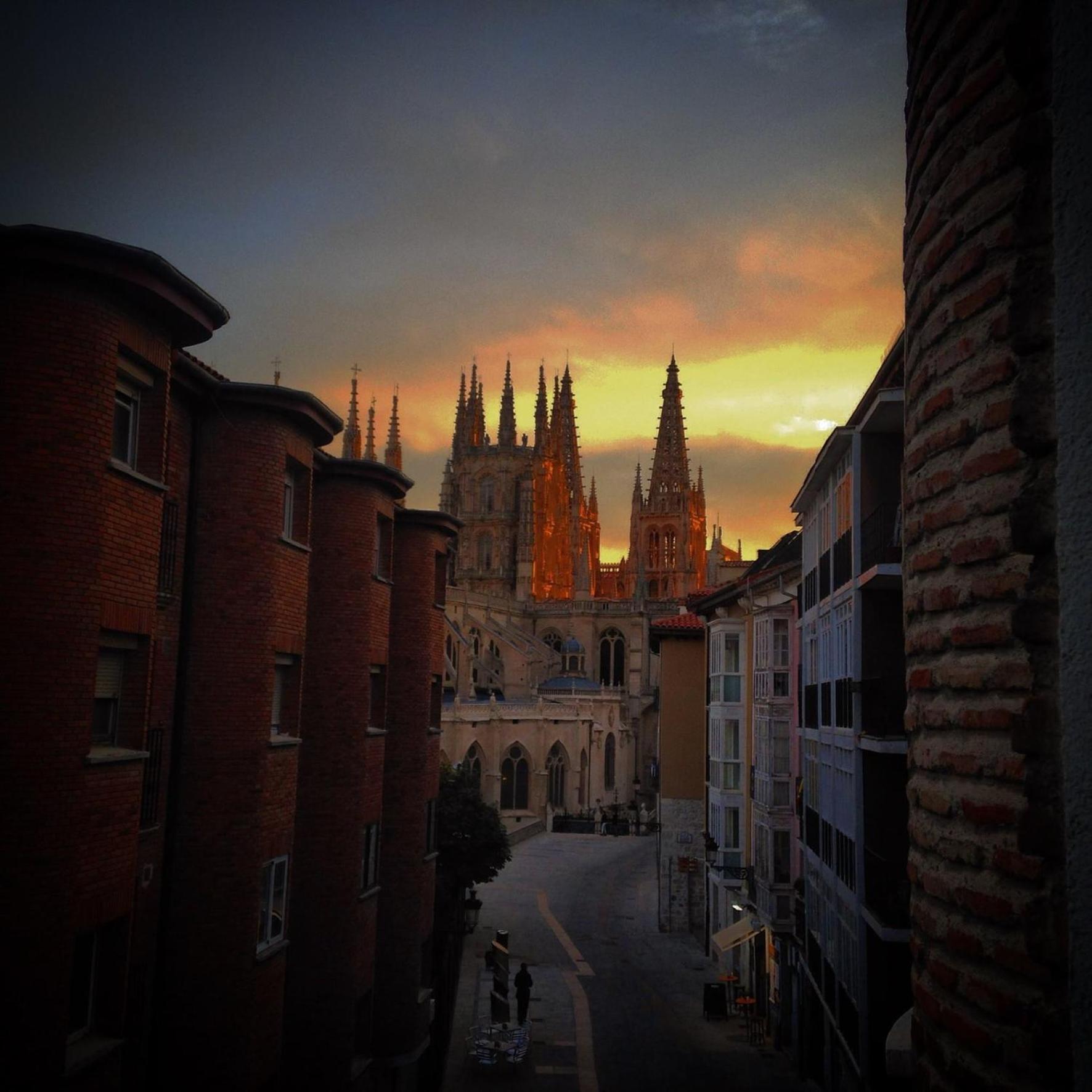 Atuaire Home Vivienda En Perfecta Ubicacion Al Lado De La Catedral De Burgo Екстериор снимка